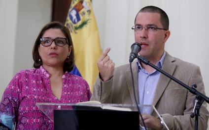 Puertos reciben medicamentos y material médico