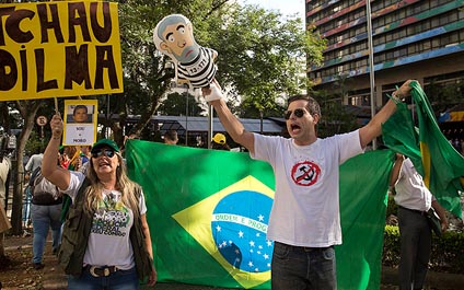 Senado da el primer paso hacia una eventual destitución de Rousseff