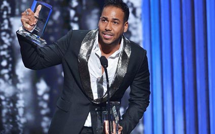 Artistas latinos buscan consagrarse hoy en los Billboard 