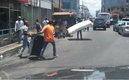 Saquean mueblería en el estado Bolívar