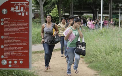 Suspenden clases en LUZ por saqueo en facultad