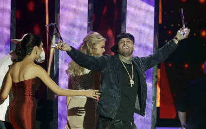 Nicky Jam y Juan Gabriel triunfan en los Billboard 