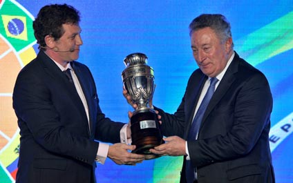 Presentan trofeo de la Copa América Centenario