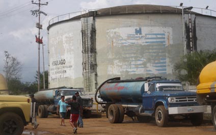 Costeños reciben agua turbia por tubería 