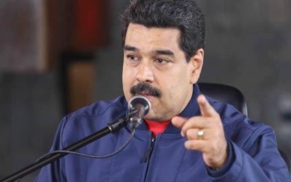 Maduro anuncia comisión para revisar firmas del revocatorio