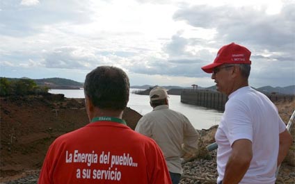 Ministro alaba a Dios por lluvias en el Guri