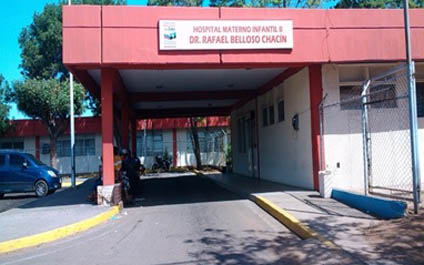 Mujeres paren en las puertas del Materno de San Francisco