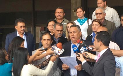 Diputados oficialistas piden al TSJ anular sesiones de la AN