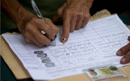 CNE revisó 555 mil firmas entregadas por la MUD