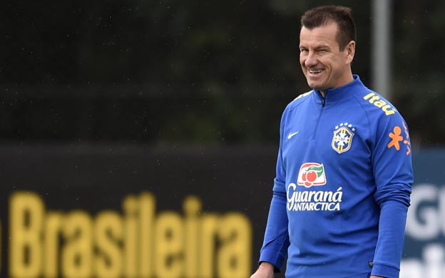 Dunga entrega la lista de Brasil para Copa América 