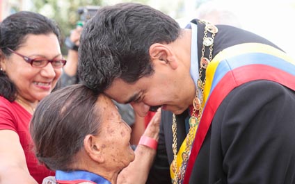 Maduro envía bendiciones a las madres en su día