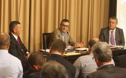 Llegan al país 40 toneladas de medicinas de convenio con Irán