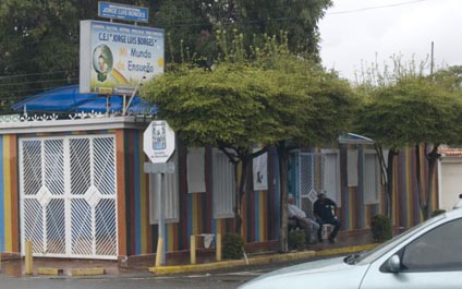 Hurtan un preescolar en Pueblo Nuevo