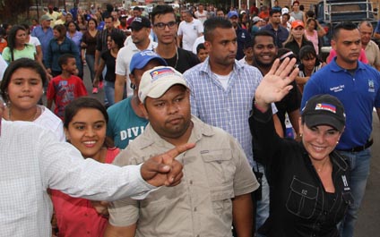 Acaldesa inaugura obra de vialidad en Buena Vista