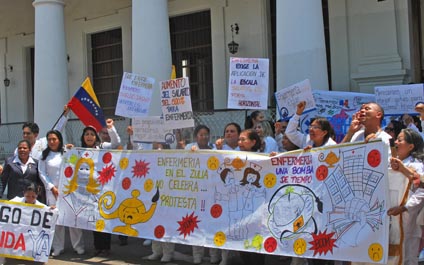 Enfermeros celebran su día con protestas