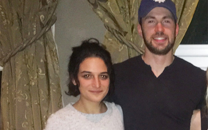 Fans critican a Chris Evans por su nueva novia