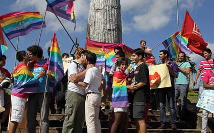 Guatemala celebrará con besos el Día contra la Homofobia