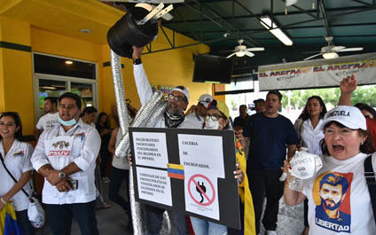 Venezolanos protestan en Miami contra “chavistas”