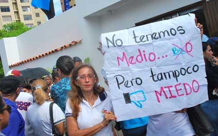 Maestros protestan por homologación prometida