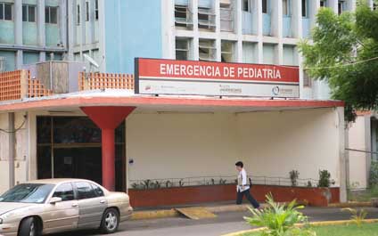 La mitad de la nómina del HUM no ha cobrado
