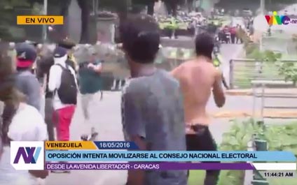 Lanzan lacrimógenas a manifestantes en Caracas