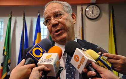 Saltrón: Carta Democrática debe ser solicitada por el Poder Ejecutivo