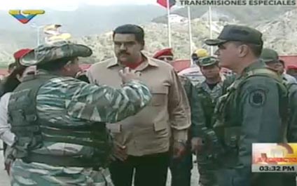 Maduro presencia despliegue de práctica militar en Vargas