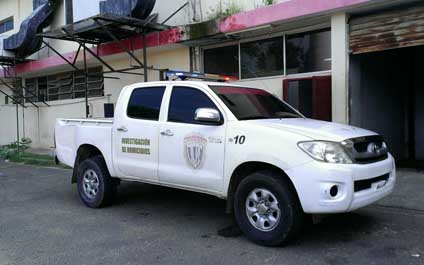 Golpean a ferretero con una pala y lo lanzan a un tanque