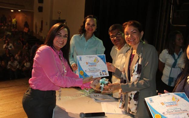 Alcaldía premia a ganadores de deletreo
