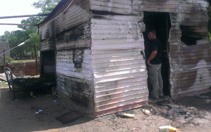 Se carboniza niña en el incendio de su casa