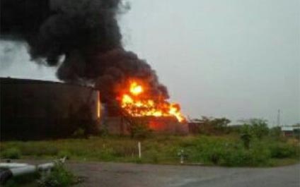 Pdvsa controla incendio en tanque en Mene Grande