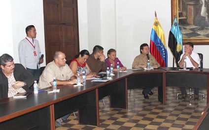 Maestros y el Gobierno regional discuten sobre los pagos 