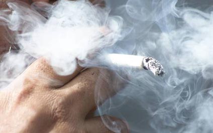 Biomarcador mide riesgo de cáncer en fumadores pasivos