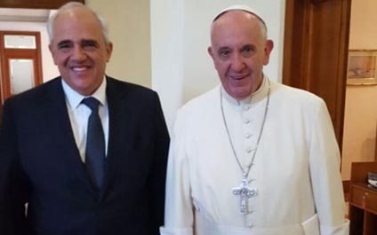 El Papa recibe en el Vaticano a secretario de Unasur