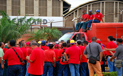 Trabajadores de Coca-Cola acusan que “hay cosas que hacer en planta”
