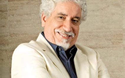 Padrón presenta su tercer libro Se busca un país en Lima