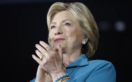Clinton en problemas por escándalo de correos