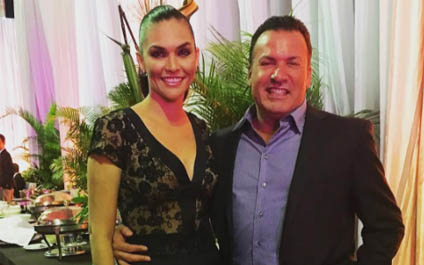Veruzhka Ramírez celebra con altos funcionarios del Gobierno