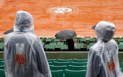 Lluvia obliga a suspender jornada de Roland Garros