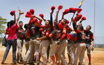 Pequeñas Ligas celebran aniversario con cuadrangular