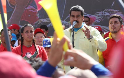 Maduro llama a tomar las calles en rechazo a la intervención