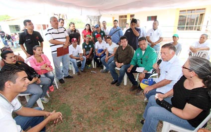 Arias apoya producción de sorgo en La Cañada