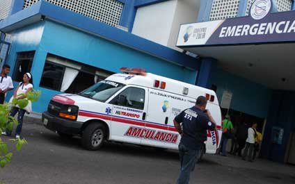 Roban y tirotean a un médico dentro de un consultorio