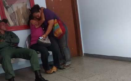 Teniente se encierra en un baño y se suicida