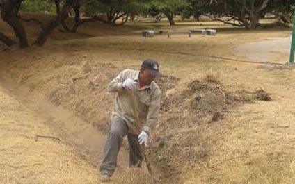 Realizan limpieza de drenajes en la Vereda del Lago