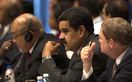 Maduro pide al continente no someterse a presiones