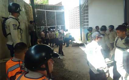 Muere recluso durante motín en sede de PNB en Boleíta