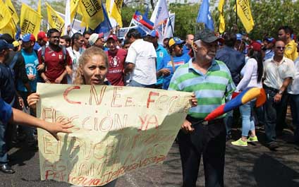 Oposición exige hoy en la calle proceso de validación de firmas