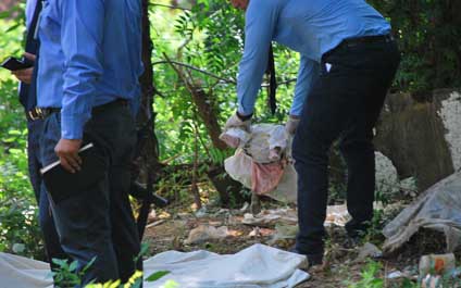 Su bebé muere y la entierra 48 horas después