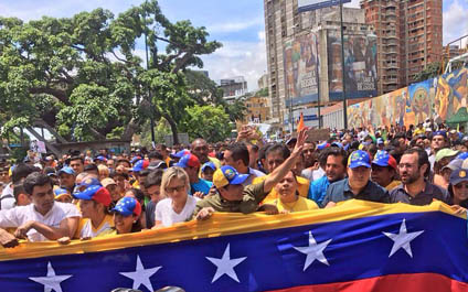 "Anunciaremos nuevas medidas si el CNE no responde"
